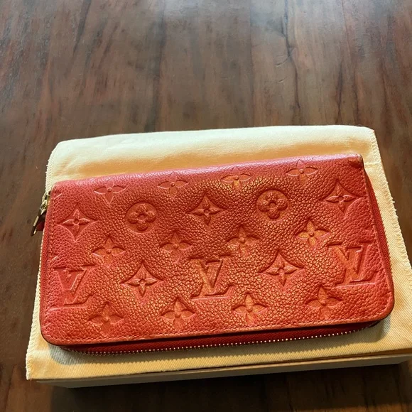 Louis Vuitton zip around Embossed Wallet in good used condition! - Picture 1 of 16